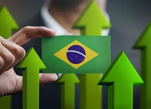 Brazil records US.8 billion trade surplus 