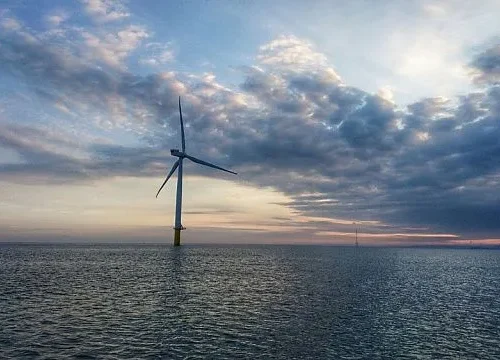 China strengthens clean energy with world-first floating wind technology